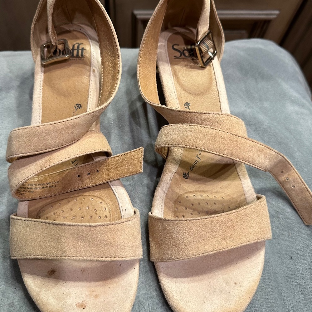 Sofft sandal, beige suede, size 10